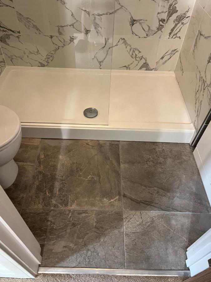 Private Room, Shared Bathroom With One Other, Tea And Coffee Making Facilities, Mini Fridge And Hairdryer, King Sized Bed With Help Yourself Continental Breakfast In Secluded Modern Property With Parking Bournemouth Ngoại thất bức ảnh